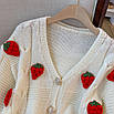 Кардиган жіночий об'ємний, вільний, з полуницею об'ємної в'язки светр із полуничками оверсайз Білий, фото 5