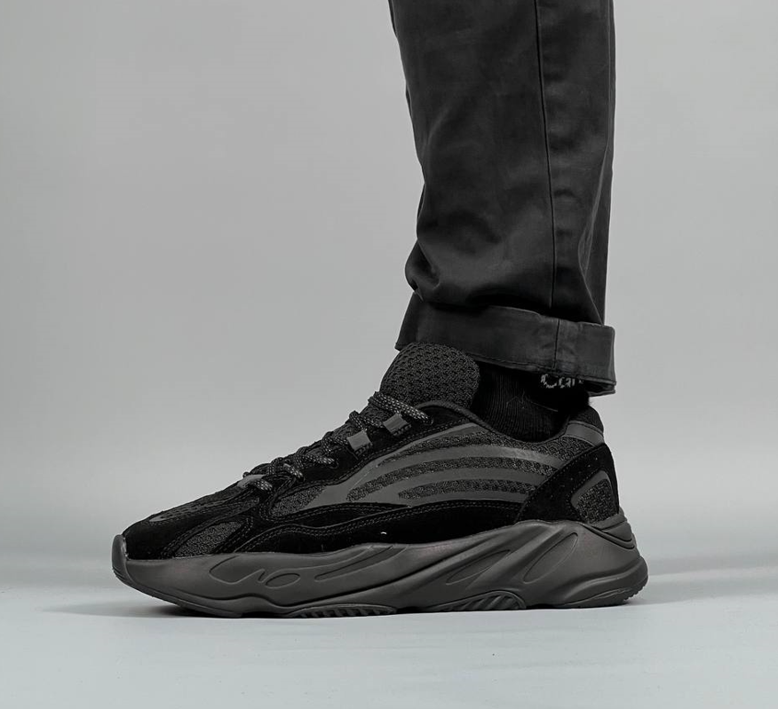 Кросівки чоловічі Adidas Yeezy Boost 700 V2 Black man Взуття Адідас Ізі Буст чорні