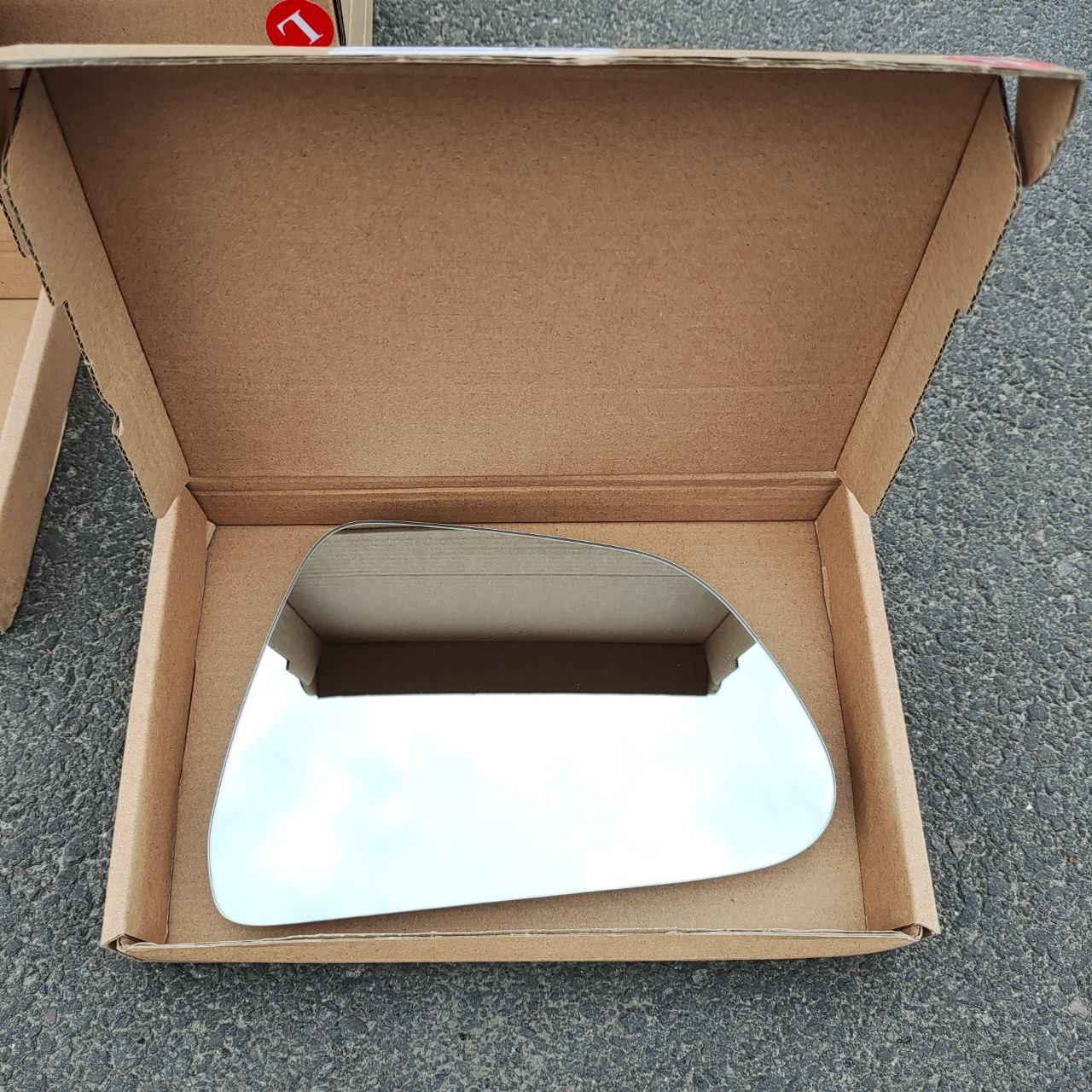 Tesla Model 3 (Тесла Модел 3) 2017- скло дзеркала (вкладиш, дзеркальний елемент) правий, фото 1