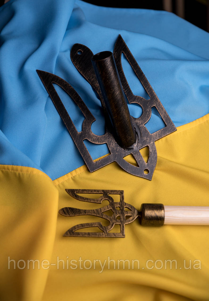 Набір для встановлення прапору у формі герба, навершя на прапор і тримач, чорний патина