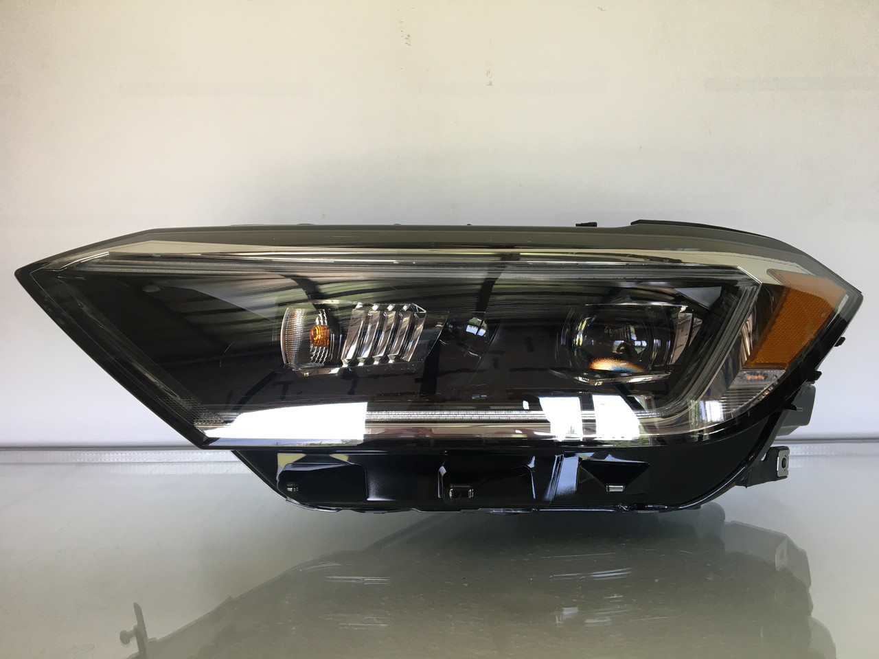 Фара передня ліва VW Jetta 2019- LED 17A941035A