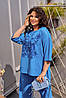 Костюм літній синього кольору з квітковим принтом (блуза з розрізами та брюки мом) (50-52), фото 2