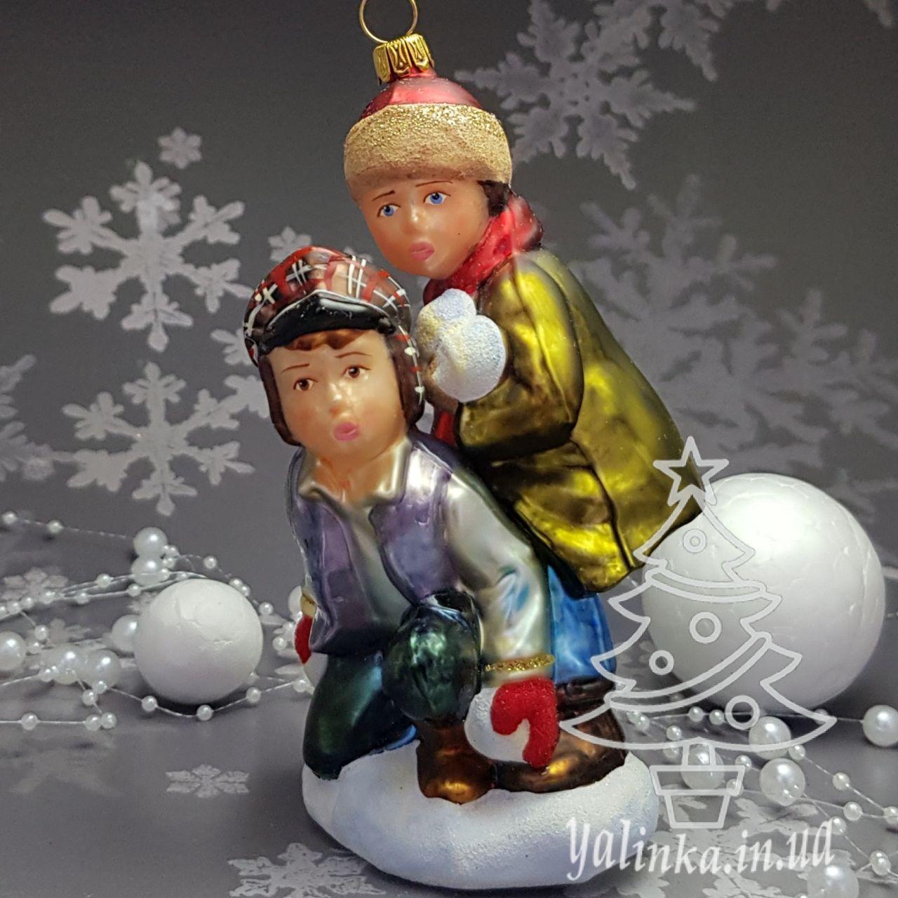 Скляна ялинкова іграшка діти зі сніжками Komozja Family