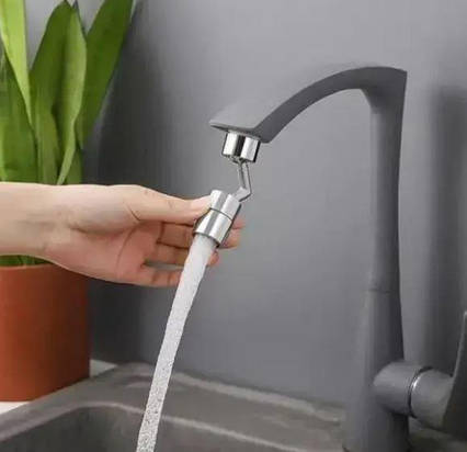 Насадка на кран із поворотом 720 градусів економить воду