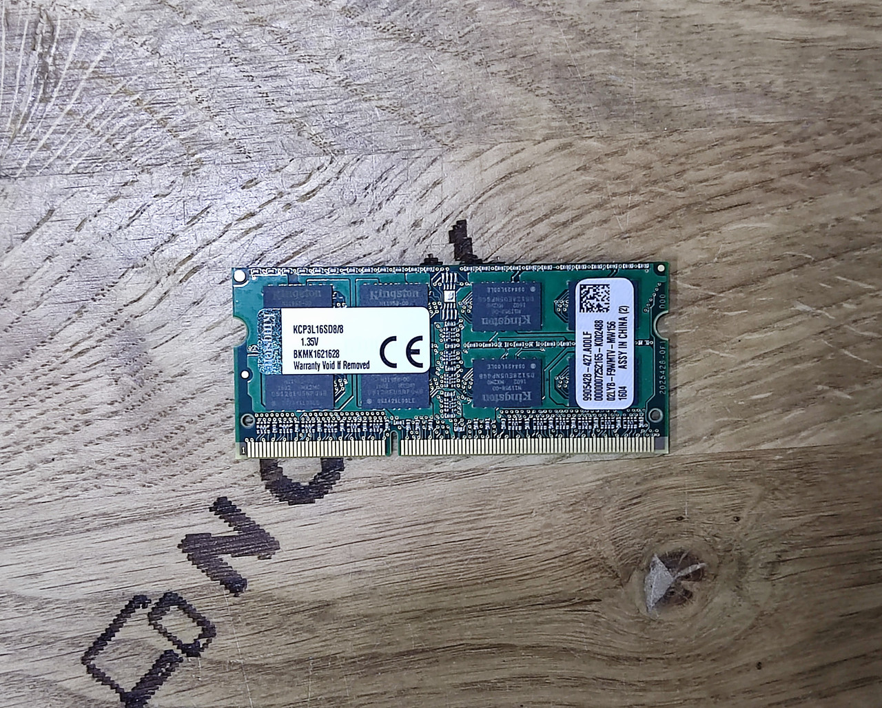 Оперативна пам'яті для ноутбука Kingston SODIMM DDR3L 8GB 2Rx8 1600 MHz CL11 (KCP3L16SD8/8) Вживана