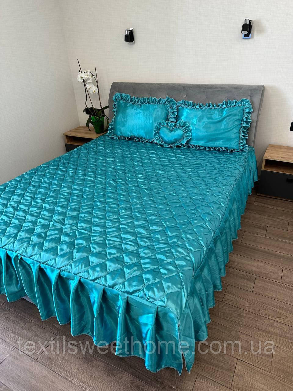 Покривало з атласу для двоспального ліжка з комплектом подушок, набір покривало у темно бірюзовому кольорі