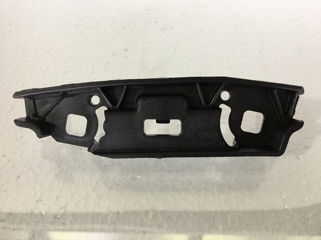 Кріплення переднього бампера праве Ford Escape MK4 20-LJ6Z-17C946-A