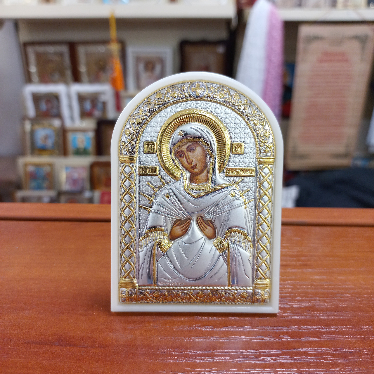Икона серебряная 6,2х8,8 см на белом пластике. Серебро 925°, позолота ...