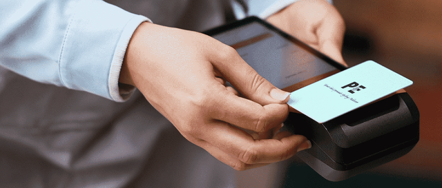 Термінал з можливістю оплати банківськими картами Платіжний переносний термінал з NFC