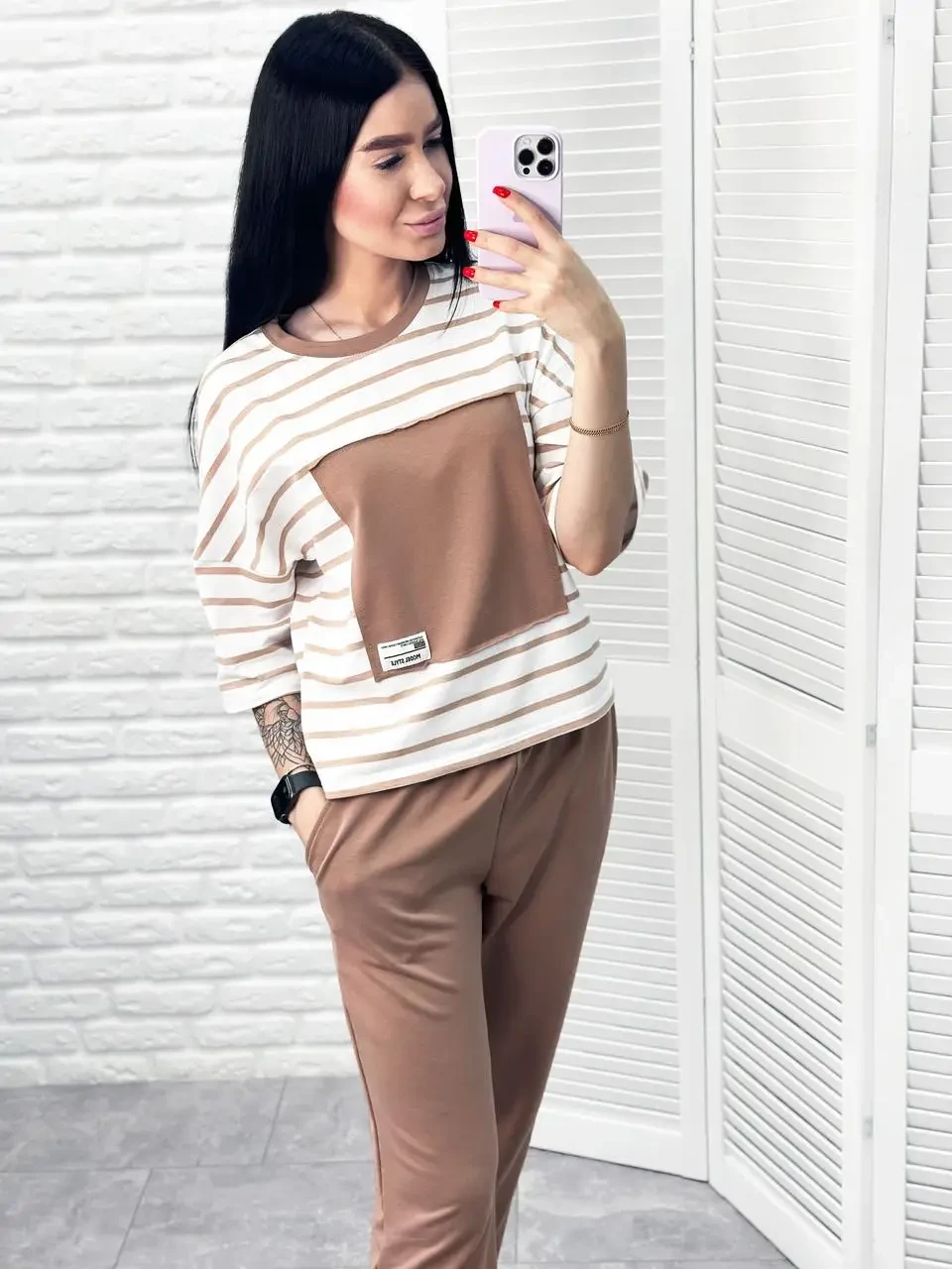 Жіночий спортивний костюм з шортами на літо бежевого кольору