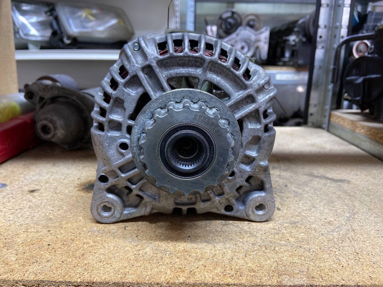 Генератор Volkswagen Touareg 2.5 дизель 8EL738205001 180A Hella, фото 1