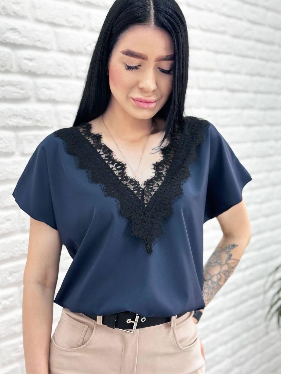 Жіноча блузка з вирізом та мереживом, фото 1