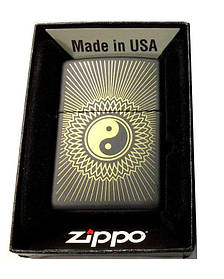 Оригінальний подарунок запальничка Zippo 29423 Yin & Yang 2 золотавий Інь - Ян на чорному матовому