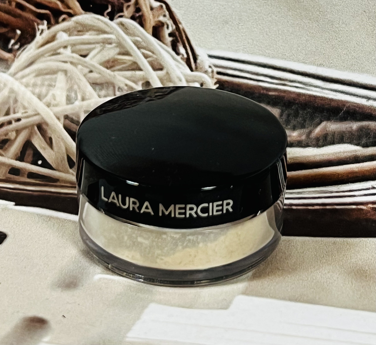 Напівпрозора розсипчаста пудра для закріплення макіяжу Laura Mercier Translucent Loose Setting Powder
