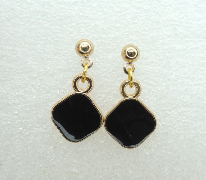 Сережки Liresmina Jewelry сережки-гвоздики цвяшки (пусети) Чорний Ромб емаль 2 см золотисті