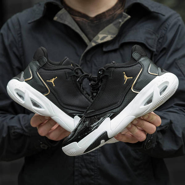 Jordan Max Aura 4 Black White Gold 12253