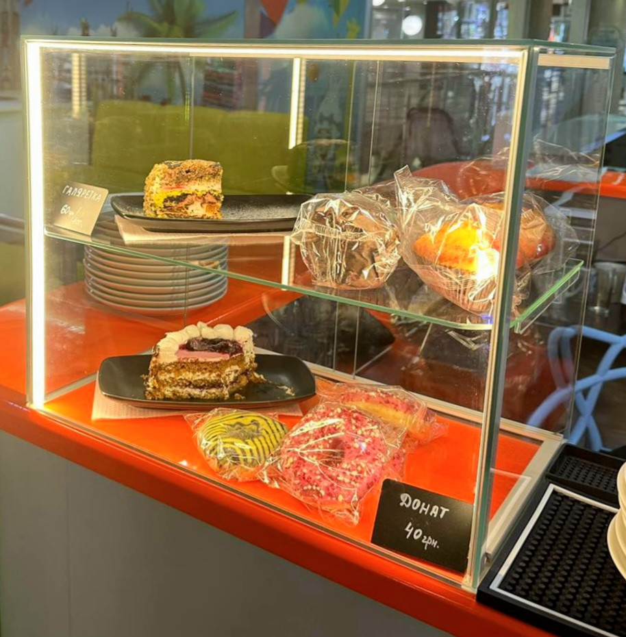 Витрина кондитерская ,стеклянная, для пекарни , витрина для выпечки ...