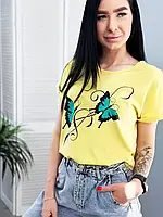Летняя удобная футболка-блузка из нежного софта с принтом бабочек на груди