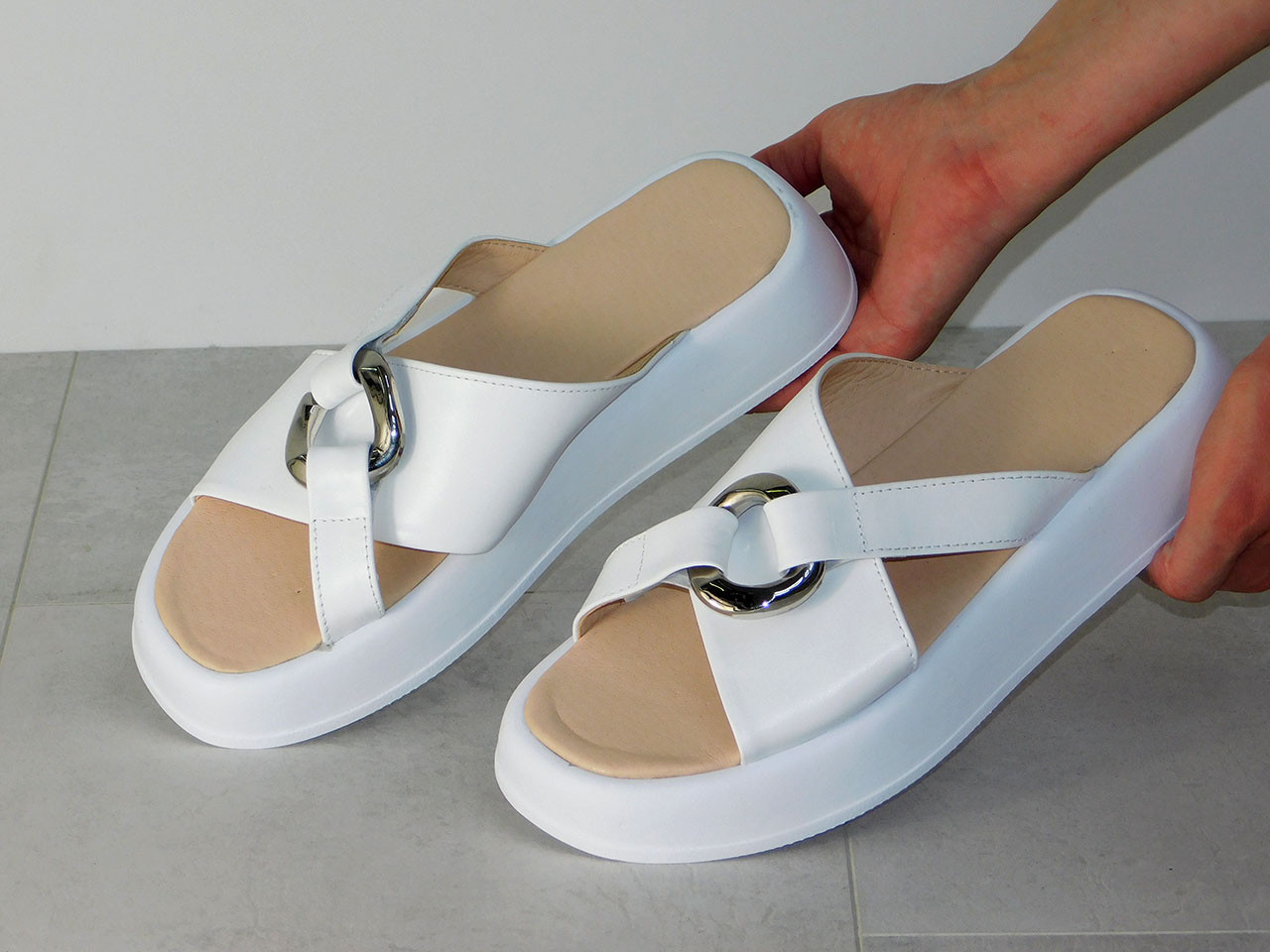 Купить Кожаные белые шлепки на платформе стильные женские, цена 1250 ...