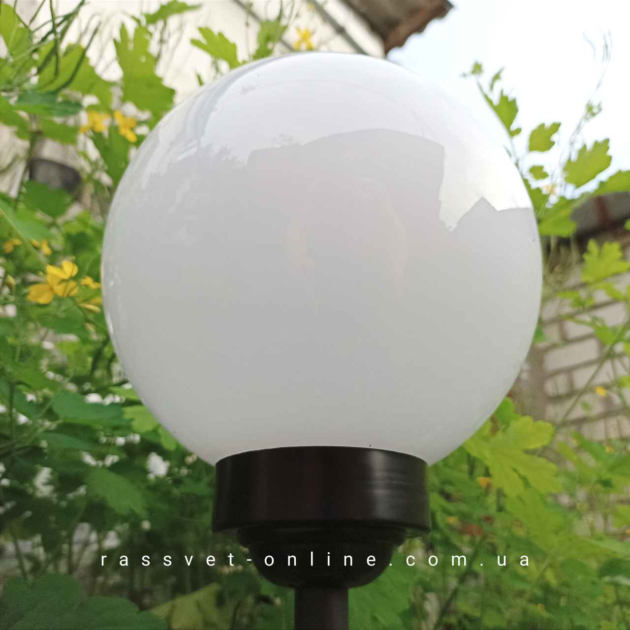 Садовый светильник на солнечной батарее Feron PL125 6500K IP67 белый пластиковый шар 20см - фото 3 - id-p1858962183