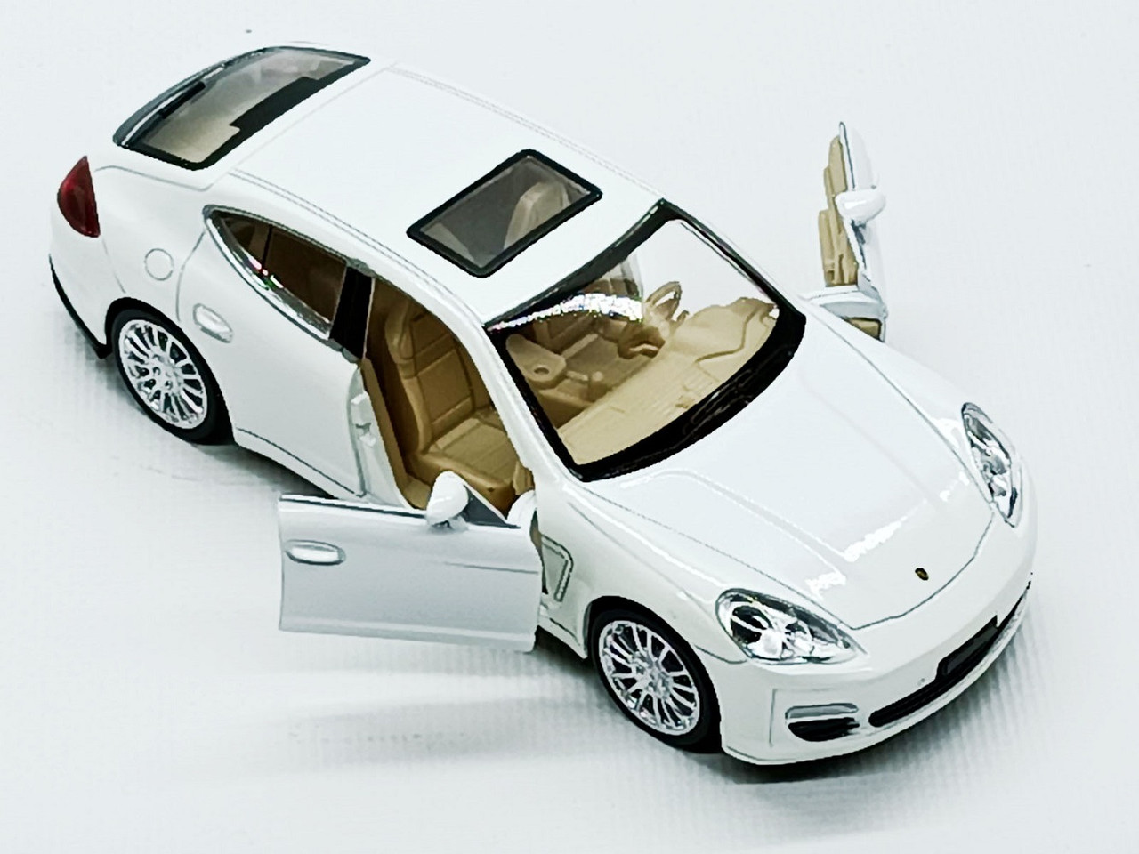 Машина Автопром Porsche Panamera S 1:32 білий 68344