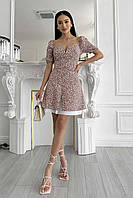 Коротка літня сукня з квадратним вирізом та коротким рукавом у дрібний квітковий принт кавового кольору