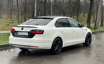 Бленда VW Jetta 6 (12-18) тюнінг спойлер на скло стиль M4 (пластик, чорний глянець)