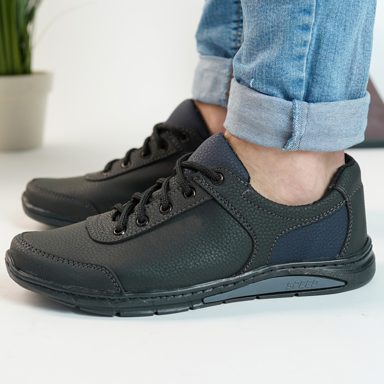 Чоловічі кросівки від виробника