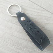 Патріотичний брелок "Доброго вічора мі з Україні" 12*2 см Екокожа Чорний (KG-8779), фото 3