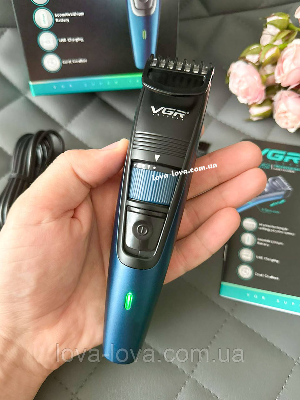 Акумуляторна машинка для стриження волосся VGR V-052 тример для бороди та вусів із телескопічною насадкою