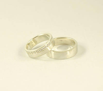 Весільні Кільця з Каміннями