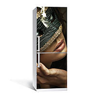 Виниловая наклейка на холодильник Маска ламинированная двойная пленка девушка в маске Венеция маскарад губы