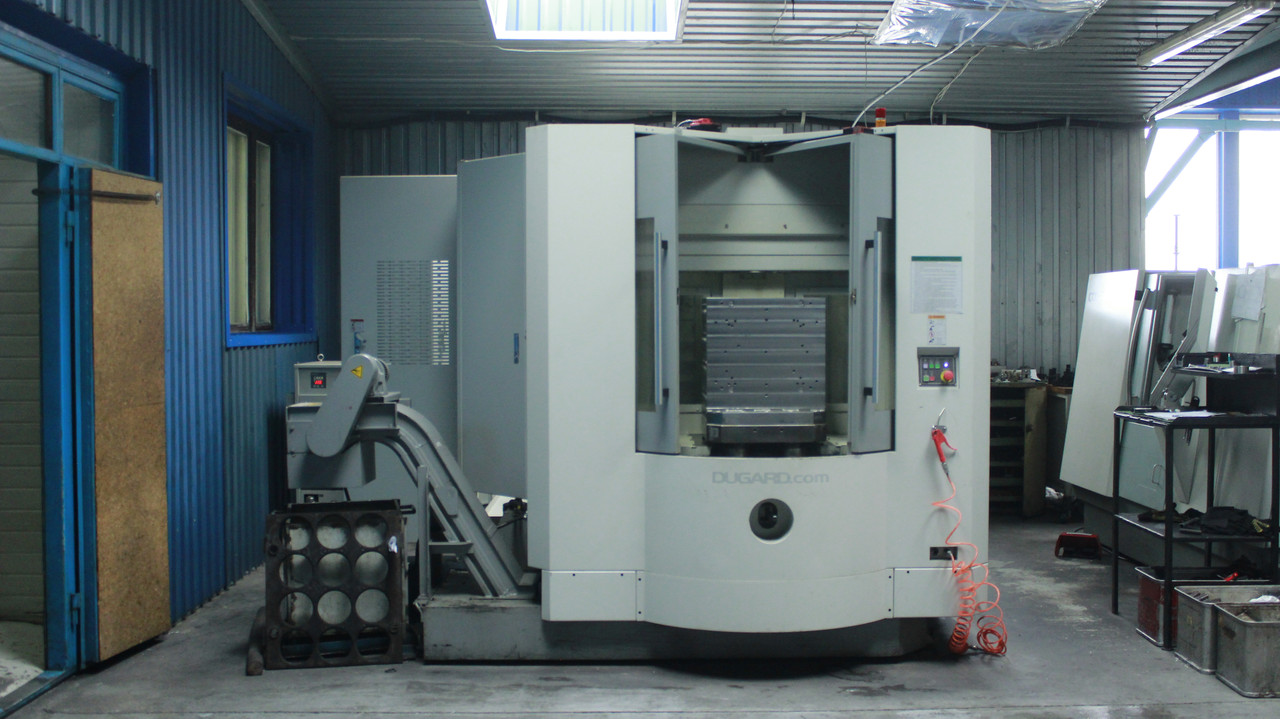 Горизонтальний обробний центр DUGARD MH500 б/в
