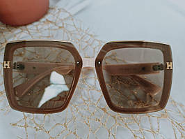 Стильні сонцезахисні окуляри жіночі 2023 в квадратній бежевій оправі, Коричневі