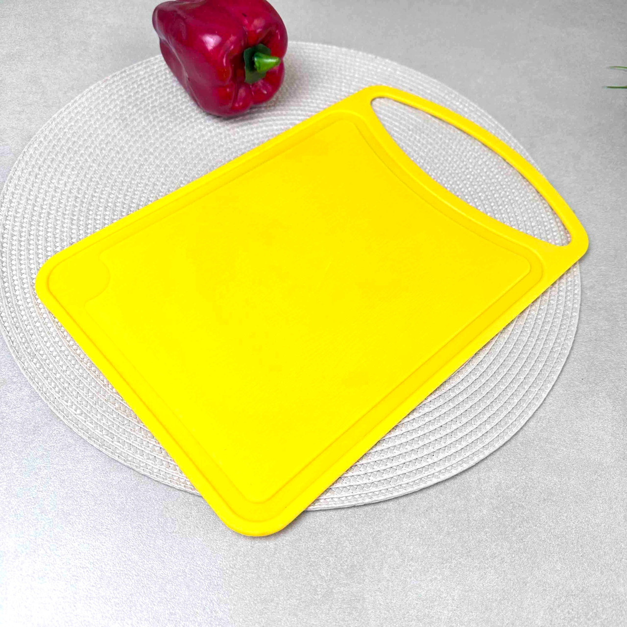 Пластикова обробна дошка для нарізки з бортиком по периметру