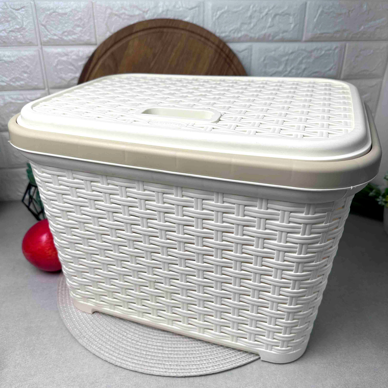 Високий ротанговий кошик молочного кольору з кришкою 20 л, SP-300