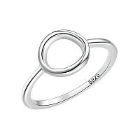 Серебряное кольцо в минималистичном стиле