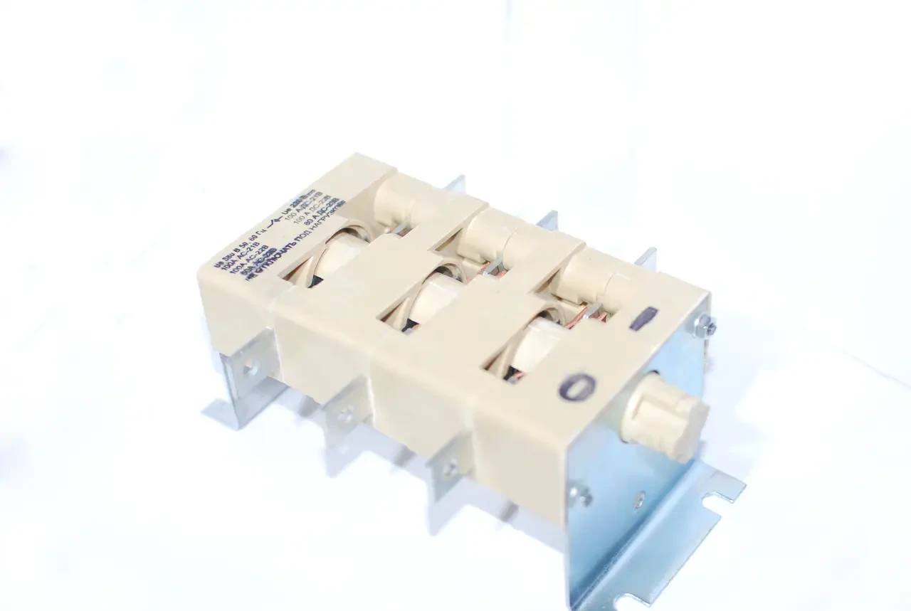 Рубильник ВР32-31А71220 перекидний (З ДК, не знімна ручка) 100А, фото 1