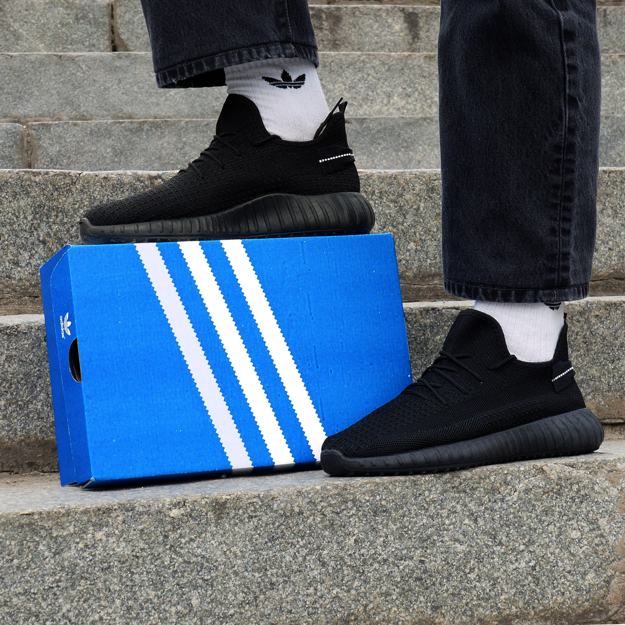 РОЗПРОДАЖ Кросівки в сти-лі Adidas Yeezy Boost чорні, фото 1