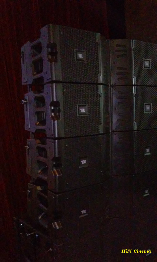 Лінійний масив JBL VTX series