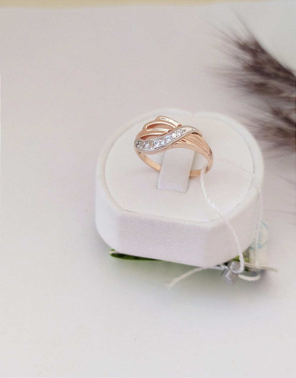 Золота каблучка з цирконієм