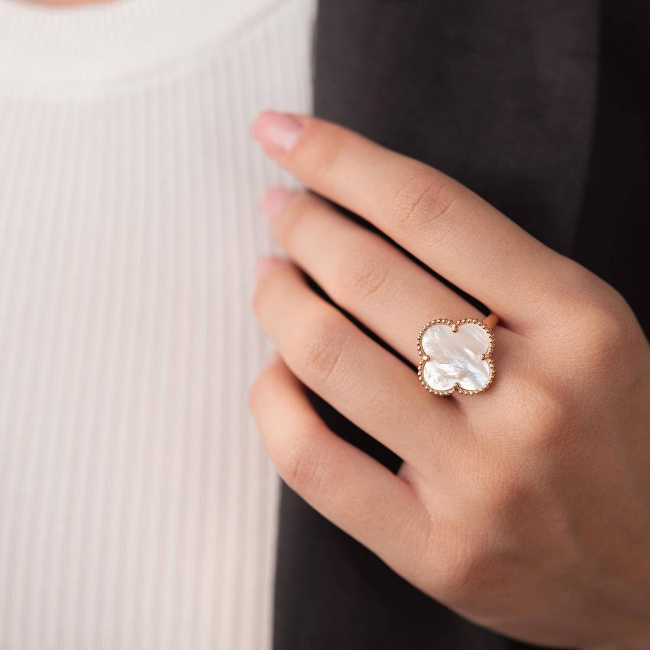 Кільце "Клевер" у червоному золоті (перламутр) 
к07035 Zipexpert ZIPEXPERT, фото 1