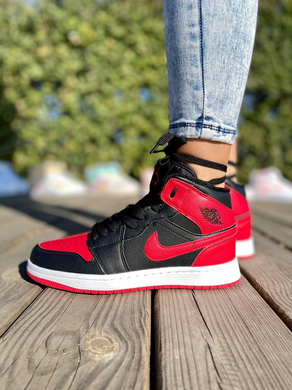 Air jordan 1 retro mid banned sales