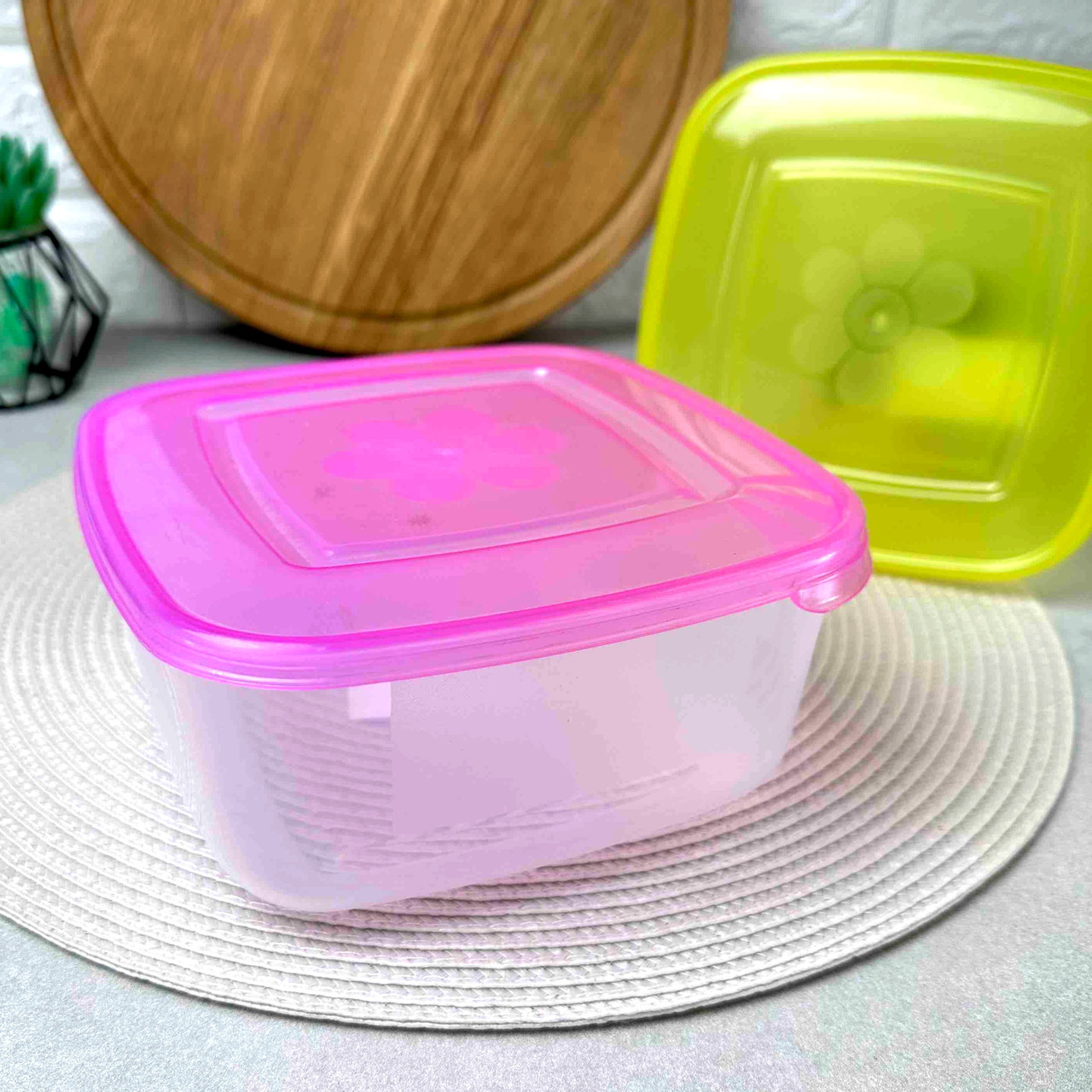 Квадратний пластиковий харчовий контейнер 1.5 л Ромашка ОлексПласт