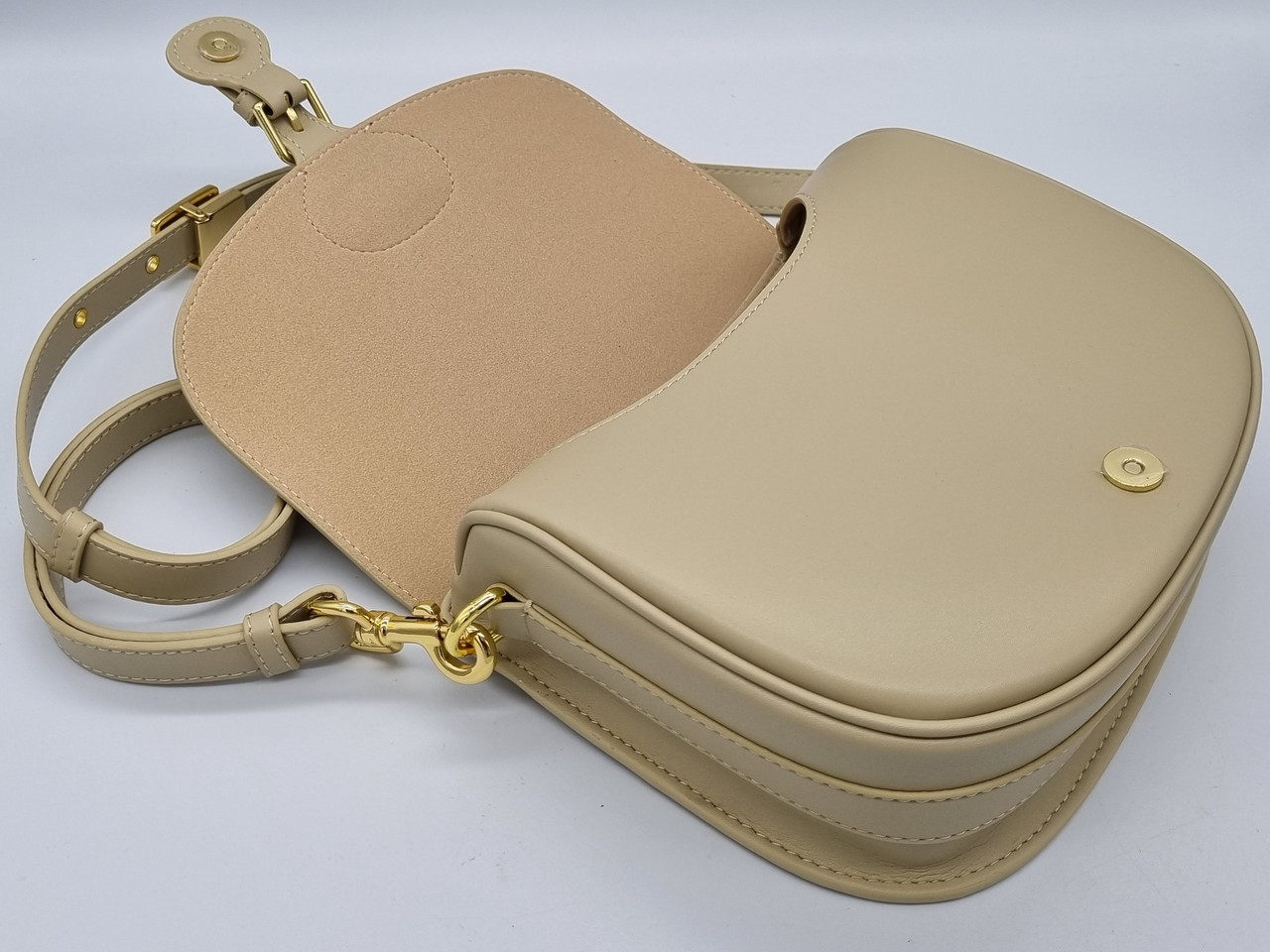 Купить Сумка Christian Dior Bobby кожаная бежевая, цена 3999 ₴ — Prom ...