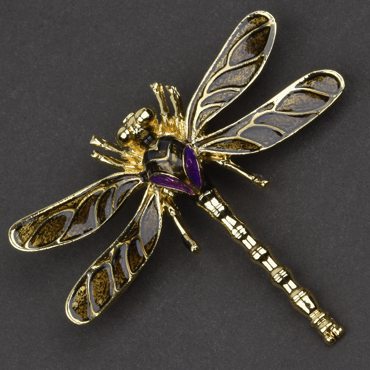 Брошка металева на золотистій основі бабка покрита кольоровою емаллю розмір 45х50 мм