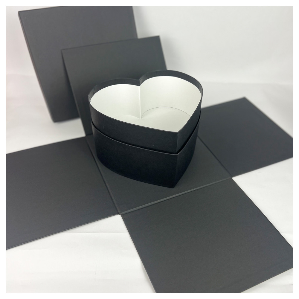 Коробка ромашка з серцями 25*25*20 см чорна