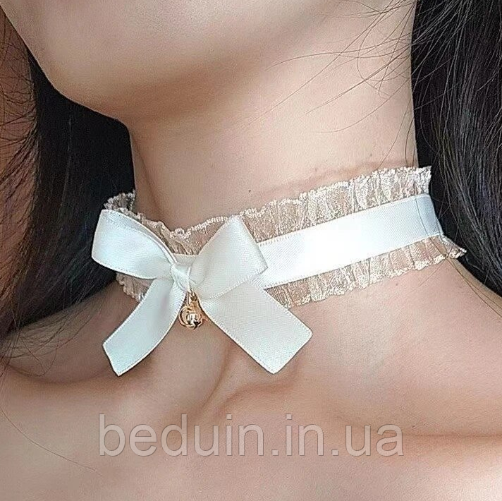 Ніжний молочний Чокер із бантиком і дзвіночком — Aushal Jewellery