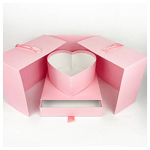 Коробка сюрприз "Lux" 25*25*22 см із шкатулкою та серцем розовая