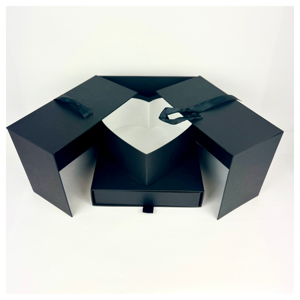 Коробка сюрприз "Lux" 25*25*22 см із шкатулкою та серцем чорна